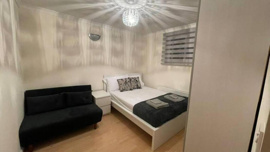 Entire 3 Bedroom Home - Minutes To Emirates Stadium! London Bagian luar foto