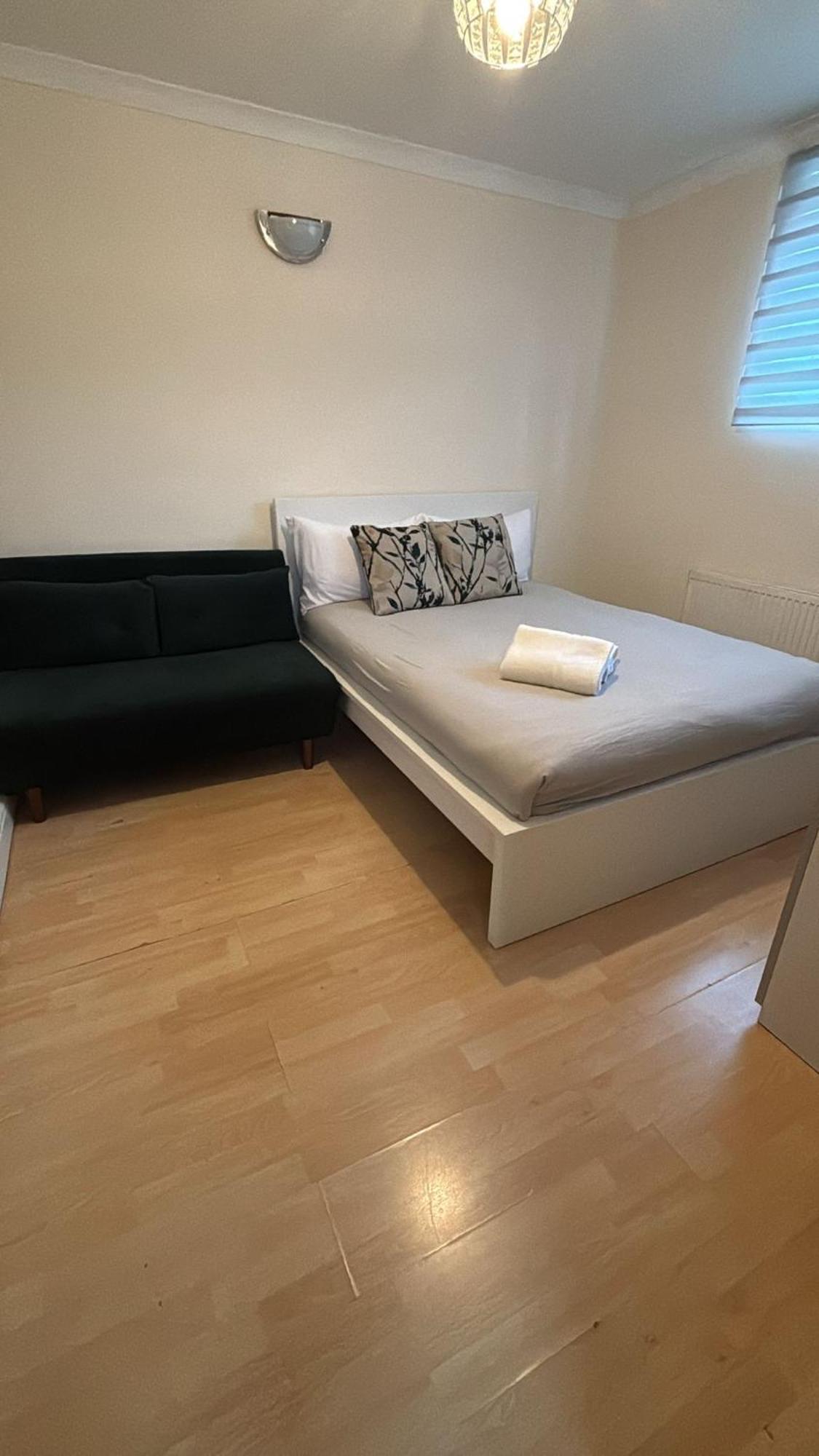 Entire 3 Bedroom Home - Minutes To Emirates Stadium! London Bagian luar foto